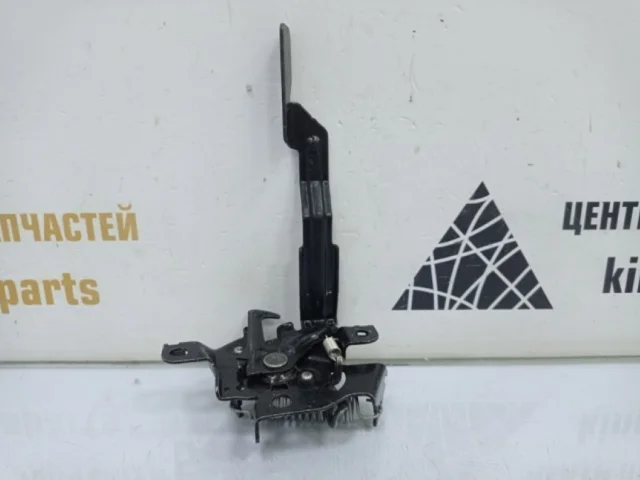 Замок капота для Toyota Corolla E140/E150 Седан 2006-2013 на фотографиях