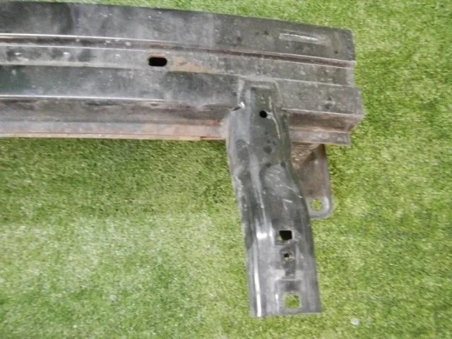 Усилитель бампера передний верхний для Hyundai i40 1 Седан 2011-2015 на фотографиях