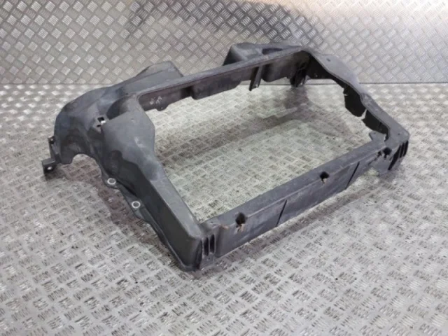 Панель радиатора (телевизор) для Ford Explorer U502 2011-2016 на фотографиях