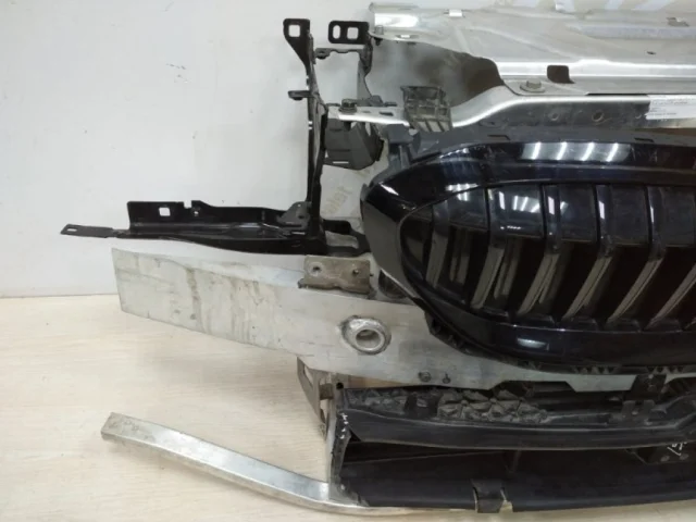 Панель радиатора (телевизор) для BMW 3er G20 2018+ на фотографиях