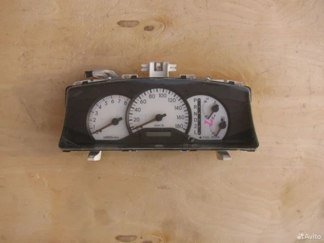 Приборная панель для Toyota Corolla E120/E130 Седан 2000-2007 на фотографиях