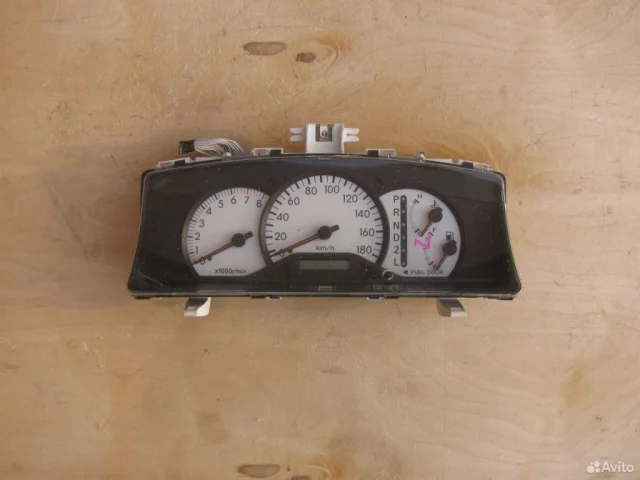 Приборная панель для Toyota Corolla E120/E130 Седан 2000-2007 на фотографиях