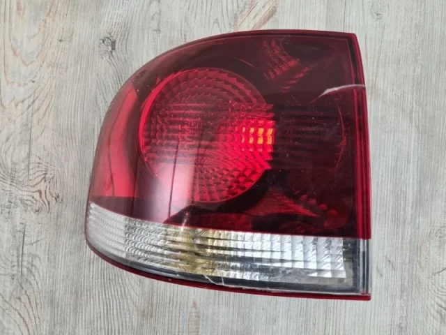 Фонарь левый для Volkswagen Touareg I (7L) 2002-2010 на фотографиях