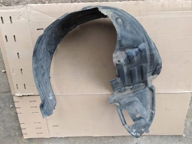 Крылья для Toyota Corolla E120/E130 Седан 2000-2007 на фотографиях