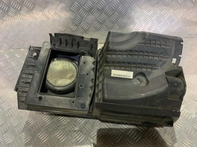 Корпус воздушного фильтра для Volvo C30 MK 2006-2013 на фотографиях