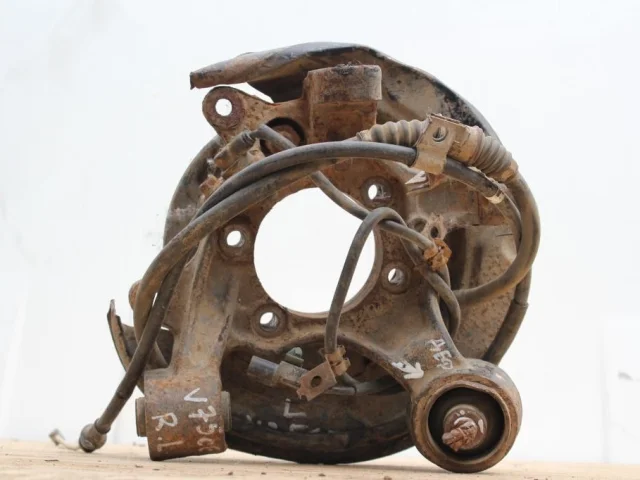 Кулак задний левый для Mitsubishi Pajero V90 5dr rest I 2011-2015 на фотографиях