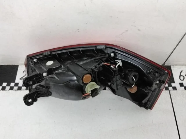 Фонарь внешний левый для Skoda Rapid II 2020+ на фотографиях