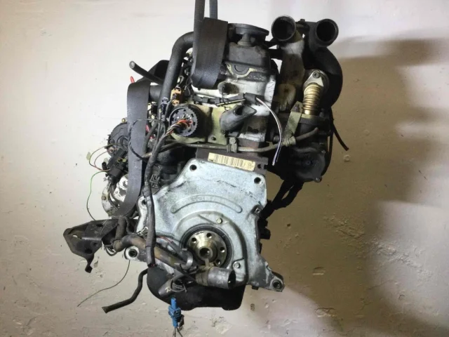 Двигатель без навесного для Volkswagen Passat (B4, Typ 3A) 1993-1997 на фотографиях