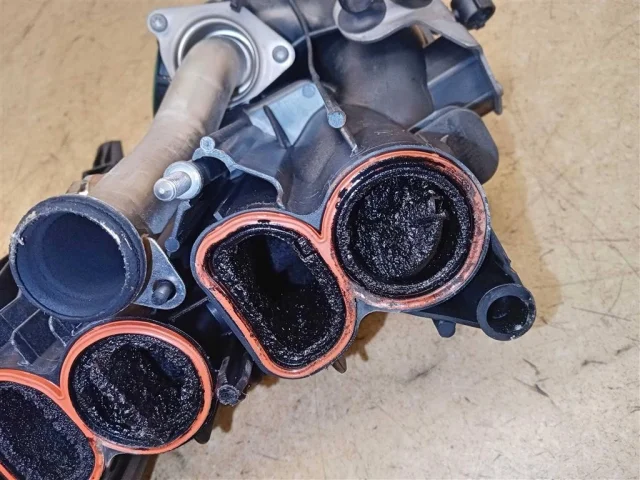 Впускной коллектор для BMW X3 Е83 2003-2010 на фотографиях