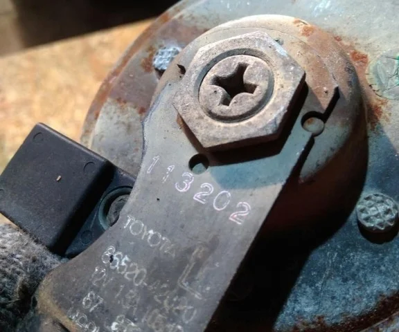 Звуковой сигнал для Toyota Corolla E140/E150 Седан 2006-2013 на фотографиях