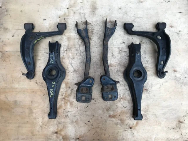 Рычаг задний правый верхний для Suzuki Grand Vitara 3dr 2005-2016 на фотографиях