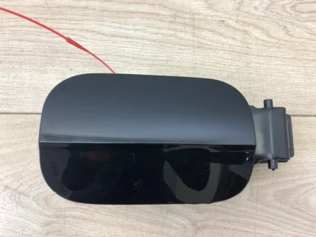 Лючок топливного бака для Audi Q7 4M 2015+ на фотографиях