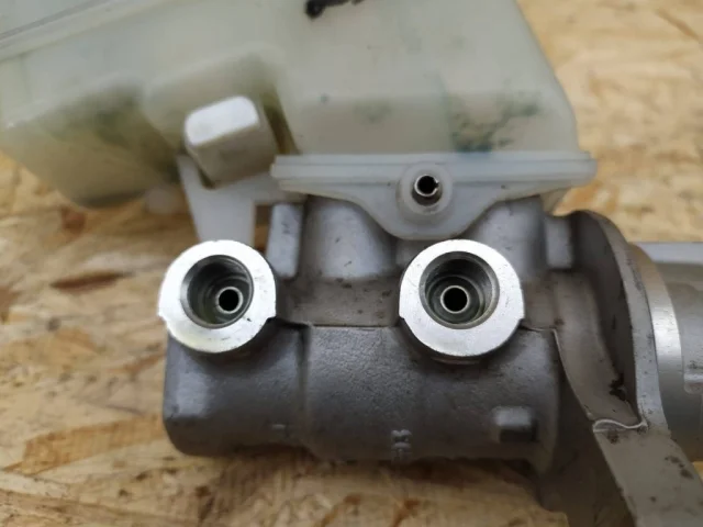 Главный тормозной цилиндр для Suzuki Grand Vitara 2005-2014 на фотографиях