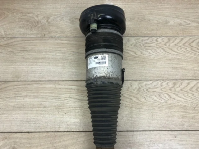 Пневмостойка передняя правая для Audi Q7 4M 2015+ на фотографиях