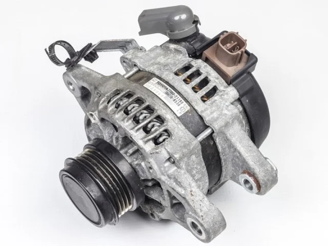 Генератор для Toyota Corolla E140/E150 Седан 2006-2013 на фотографиях