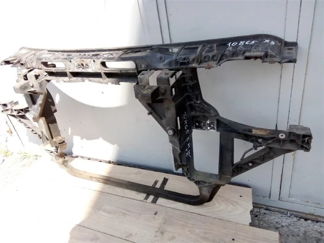 Панель радиатора (телевизор) для BMW X3 Е83 2003-2010 на фотографиях