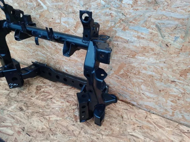 Подрамник двигателя для Mitsubishi Pajero V90 5dr 2006-2011 на фотографиях