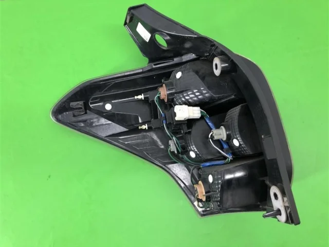 Фонарь правый для Subaru Forester SJ 2013-2016 на фотографиях