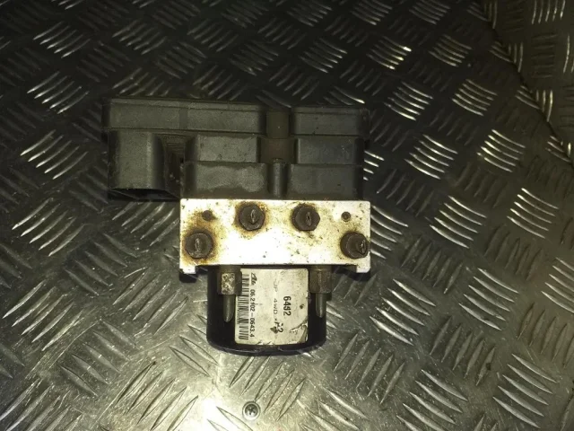 Блок ABS для Suzuki Grand Vitara 3dr 2005-2016 на фотографиях