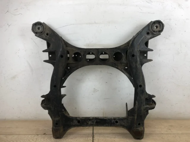 Подрамник двигателя для Volkswagen Touareg I (7L) 2002-2010 на фотографиях