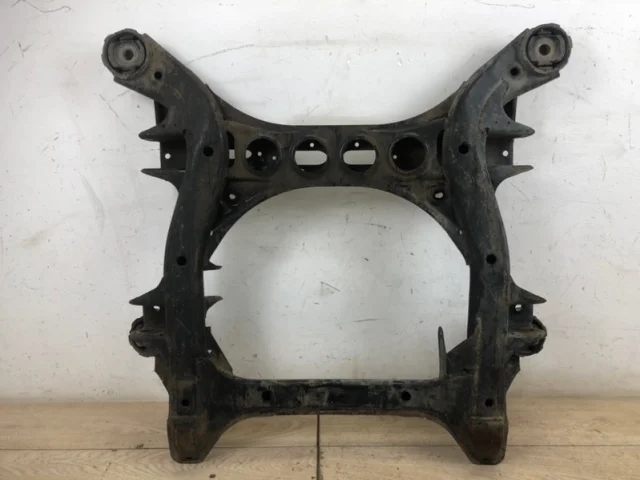 Подрамник двигателя для Volkswagen Touareg I (7L) 2002-2010 на фотографиях