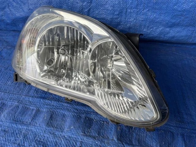 Бампер для Toyota Corolla E120/E130 Хэтчбек 2001-2007 на фотографиях