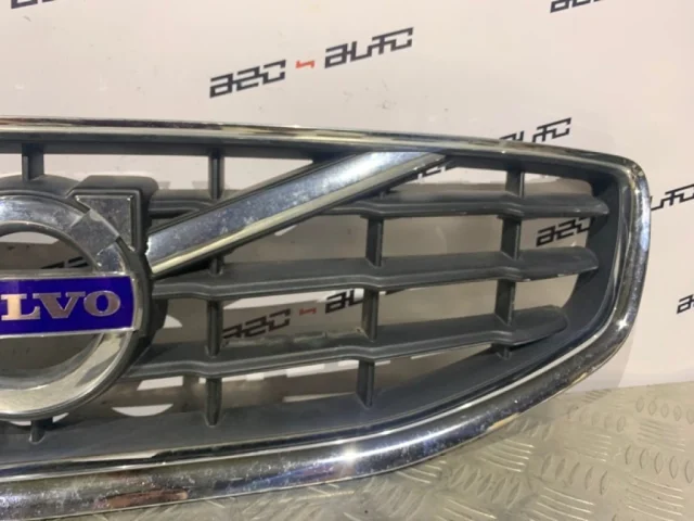 Решетка радиатора для Volvo S60 FS II 2010-2013 на фотографиях