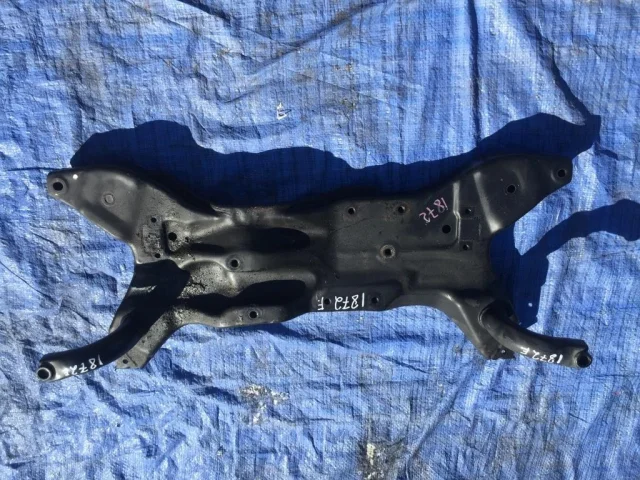 Подрамник двигателя для Mitsubishi Outlander II CW0W 2005-2012 на фотографиях