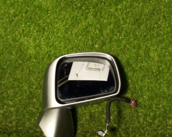 Стекла и зеркала для Nissan Tiida C11 Хэтчбек 2007-2014 на фотографиях