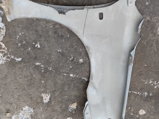 Крыло левое для Toyota Corolla E110 Хэтчбек 1997-2002 на фотографиях