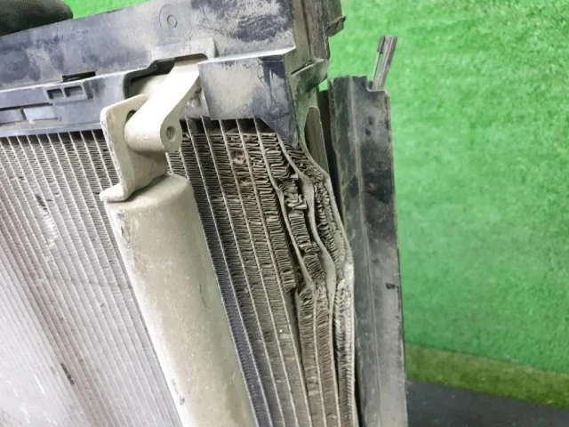 Радиатор охлаждения ДВС для Mercedes-Benz GL class X166 2012-2016 на фотографиях