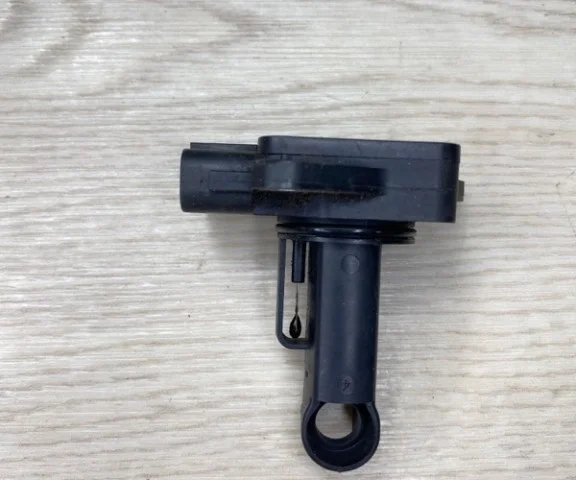 Датчик массового расхода воздуха для Volvo C30 MK 2006-2013 на фотографиях