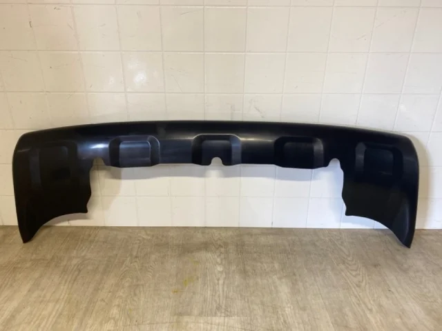 Спойлер переднего бампера для Mitsubishi Pajero Sport KH0 2008-2013 на фотографиях