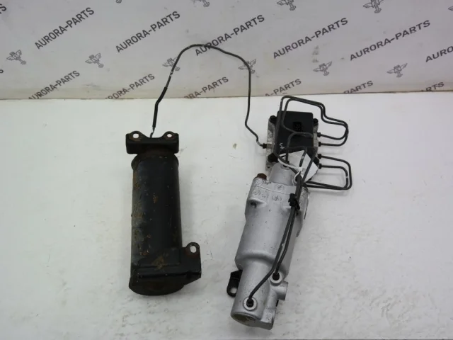 Блок клапанов пневмоподвески для Lexus LX J200 2007-2015 на фотографиях