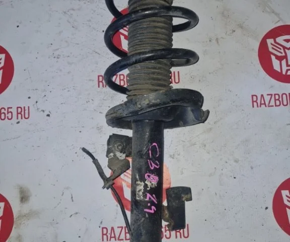 Амортизатор передний правый для Volvo C30 MK 2006-2013 на фотографиях