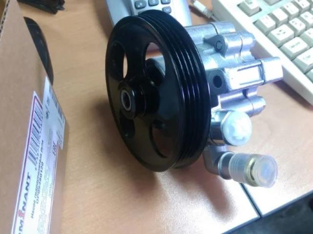 Насос ГУР для Opel Astra J Седан 2011-2017 на фотографиях