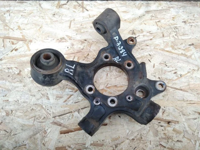 Кулак задний левый для Mitsubishi Pajero V90 5dr rest I 2011-2015 на фотографиях