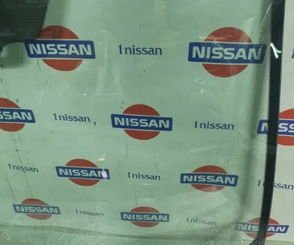 Лобовое (ветровое) стекло для Nissan Qashqai J10 2006-2013 на фотографиях