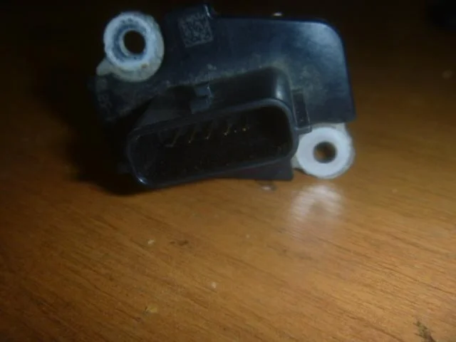 Датчик массового расхода воздуха для Nissan X-Trail T30 RU 2001-2007 на фотографиях