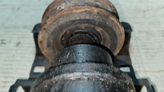 Карданный вал задний для Volkswagen Touareg I (7L) 2002-2010 на фотографиях