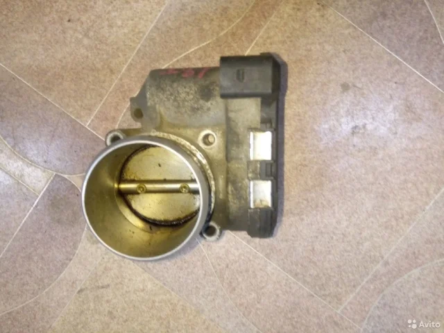 Дроссельная заслонка для Audi A4 B6 2000-2004 на фотографиях