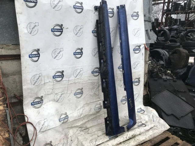 Накладка порога правая для Volvo C30 MK 2006-2013 на фотографиях