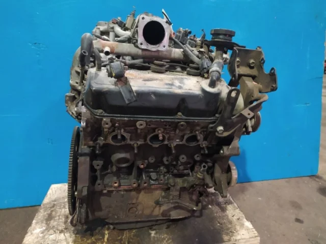 Двигатель без навесного для Mitsubishi Pajero V60 3dr 1999-2006 на фотографиях