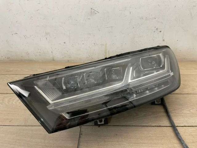 Фара ксенон левая для Audi Q7 4M 2015+ на фотографиях