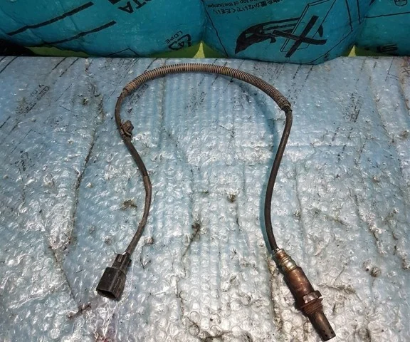 Датчик детонации для Toyota RAV4 XA20 2000-2005 на фотографиях