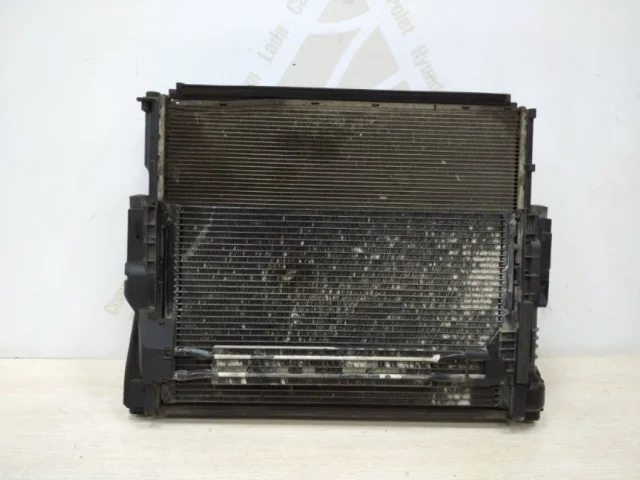 Радиатор охлаждения ДВС для BMW X3 Е83 2003-2010 на фотографиях