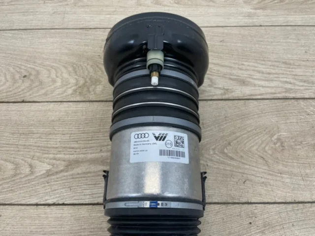 Пневмостойка передняя правая для Audi Q7 4M 2015+ на фотографиях