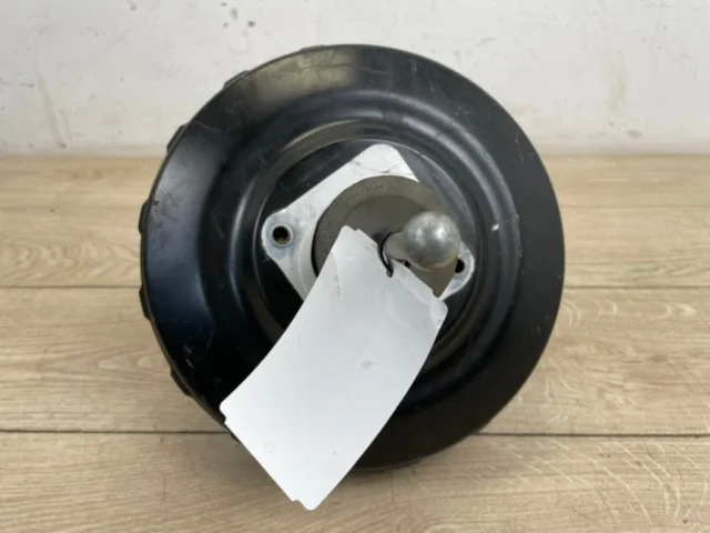 Вакуумный усилитель тормозов для Audi Q7 4L 2005-2015 на фотографиях