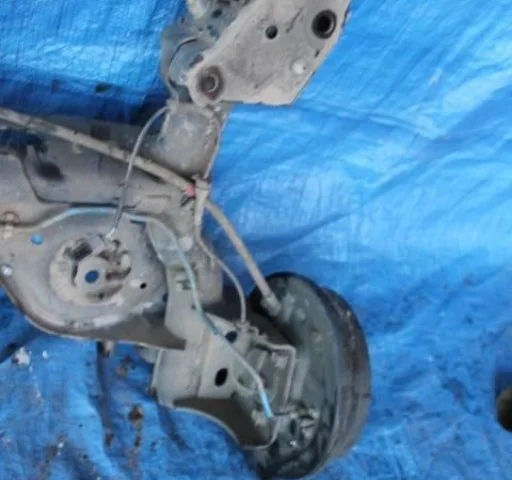 Задний подрамник для Nissan Juke YF15 2010-2014 на фотографиях