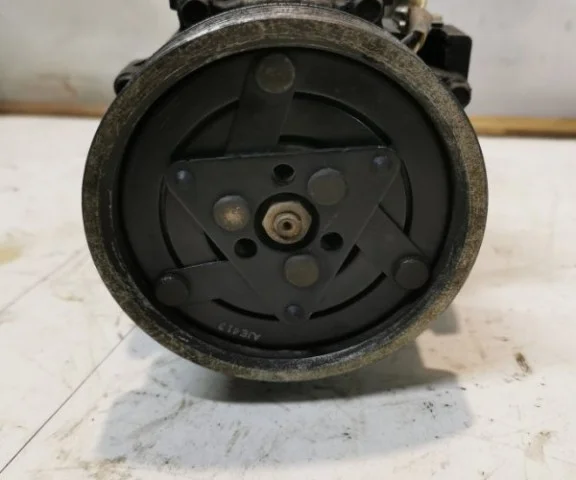 Компрессор кондиционера для Renault Logan 2007-2012 (Универсал KS) на фотографиях